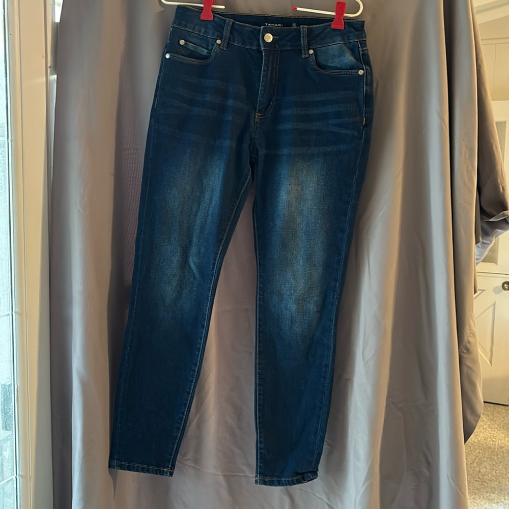 TAHARI JEANS SIZE 6 Kelly mid rise